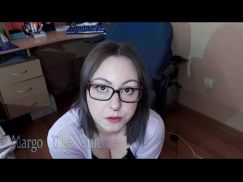 ❤️ Seksi djevojka s naočalama duboko siše dildo na kameri ️❌ Analni video na hr.sexycamse.top ❌❤